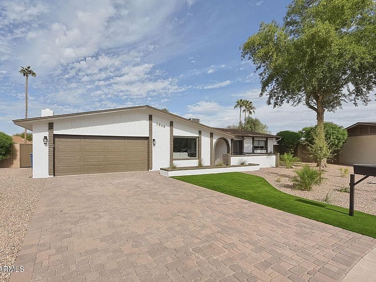 1948 E PEGASUS Drive photo 4