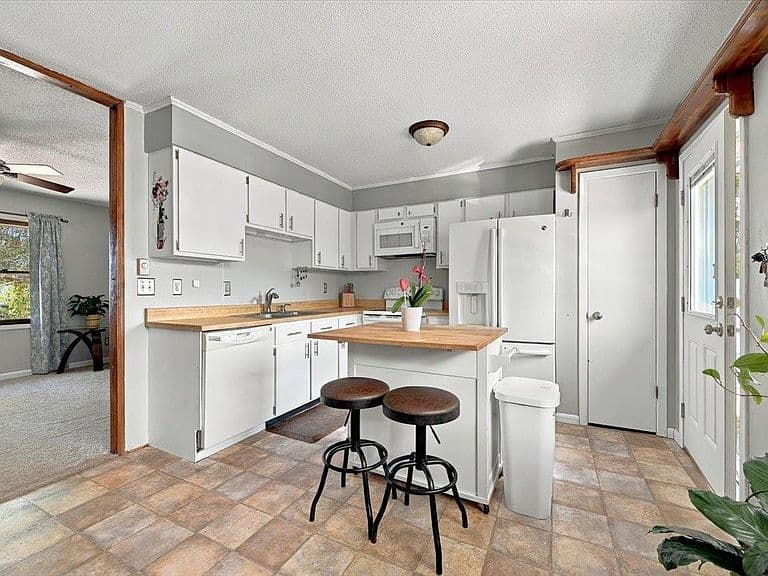 7872 Terry Ave photo 5