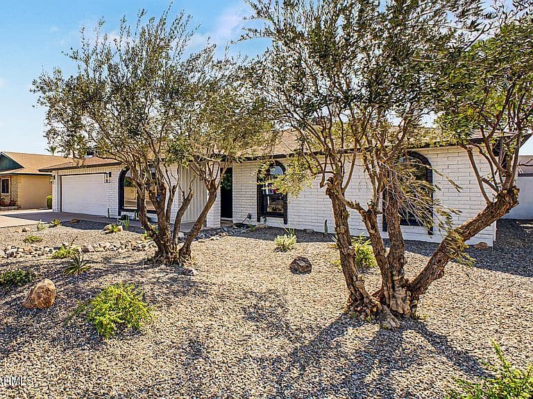 6014 S DORSEY Lane photo 2