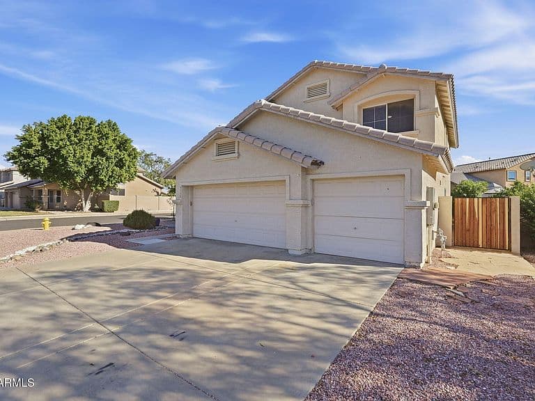 5335 W KERRY Lane photo 3