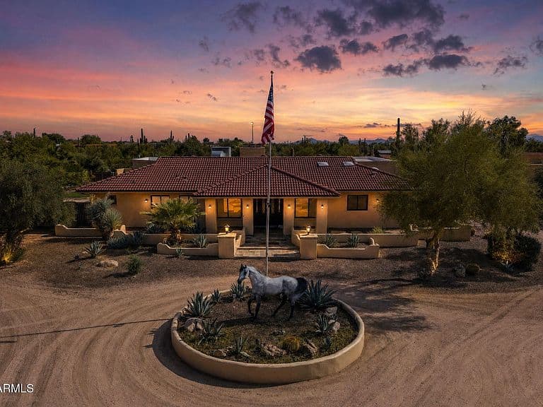 6835 E PEAK VIEW Road photo 1