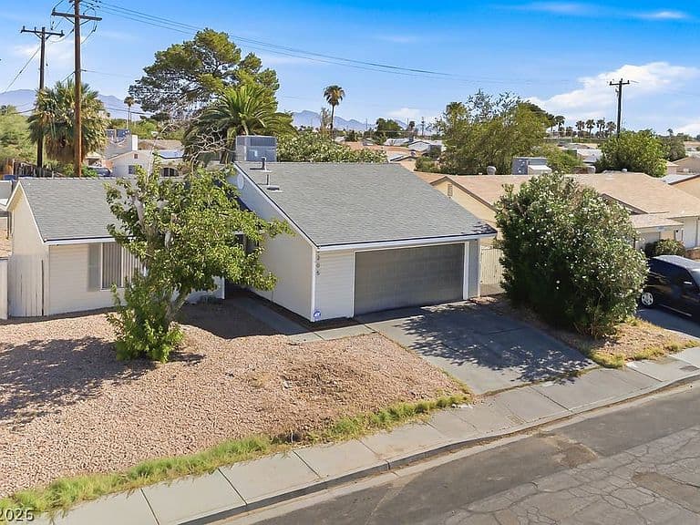 3205 Mary Ann Ave photo 2