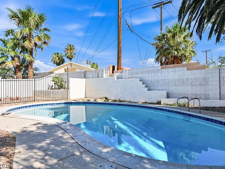 3205 Mary Ann Ave photo 1