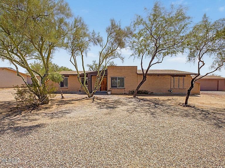 875 W Calle Dadivoso photo 1