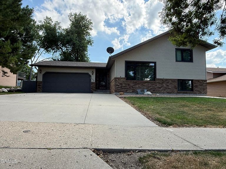 1409 Canyon Dr photo 1