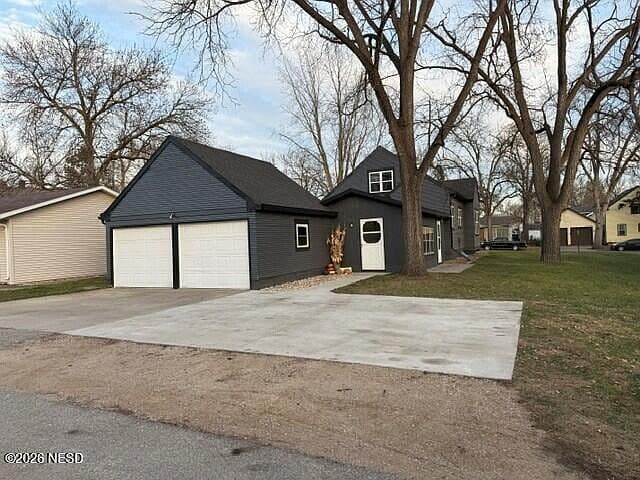 809 N Broadway St photo 3