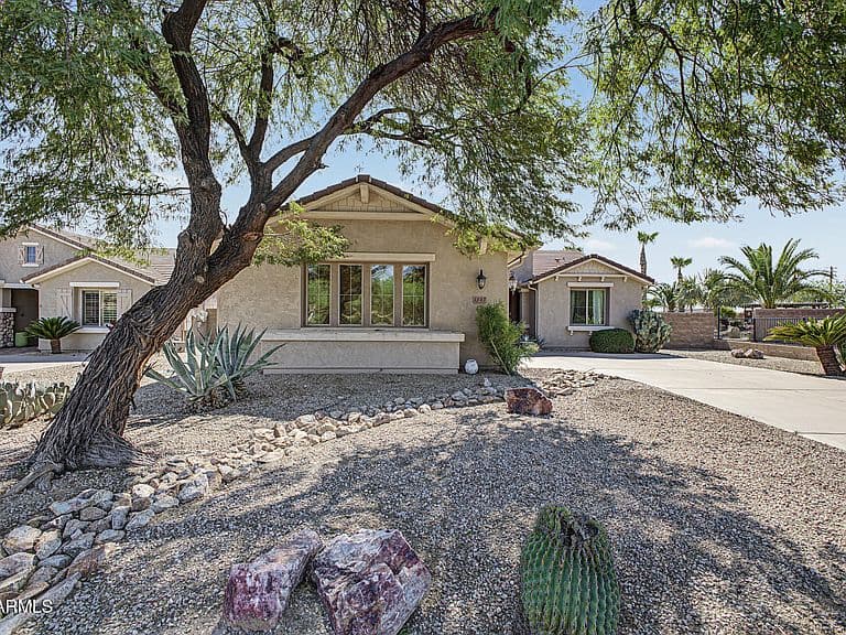 1157 W DESERT LILY Drive photo 1