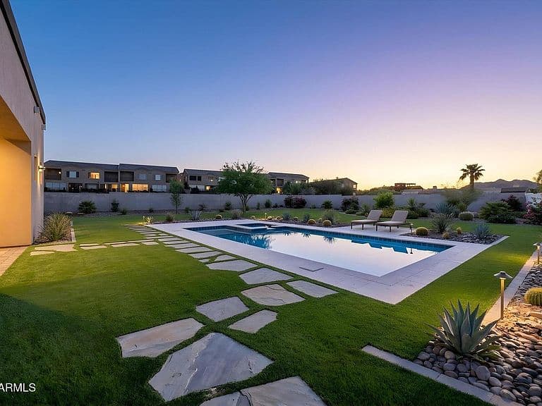 11052 N Indigo Drive photo 4
