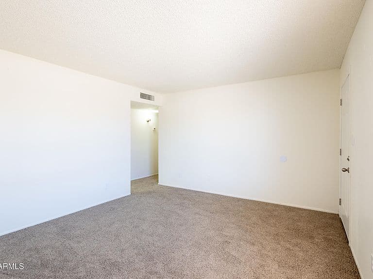 8621 W COLUMBUS Avenue photo 5