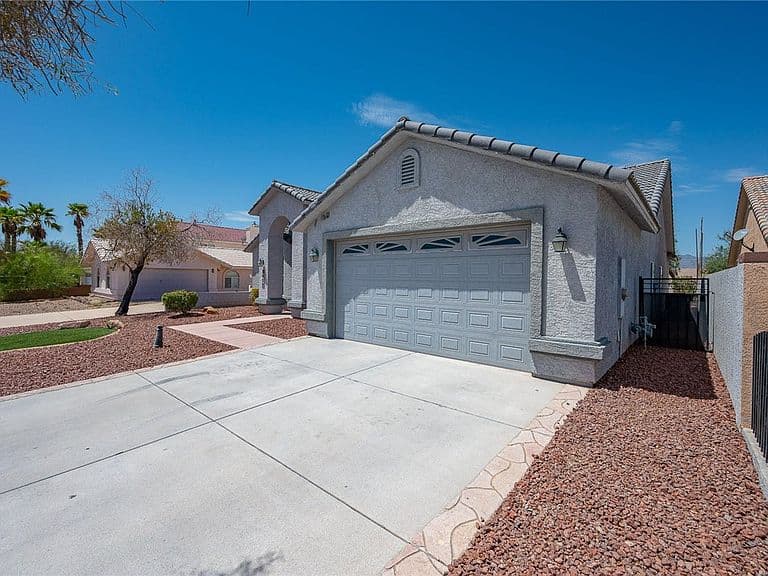 5629 S Desert Lakes Drive photo 3