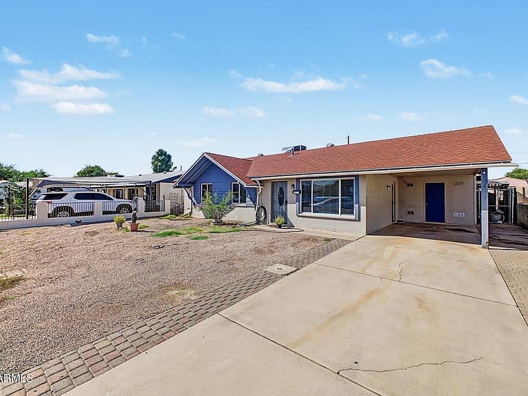 2212 N 47th Drive photo 3
