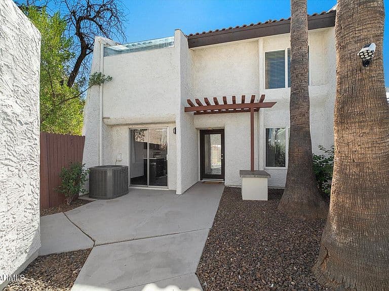 2021 E SOLANA Drive photo 1