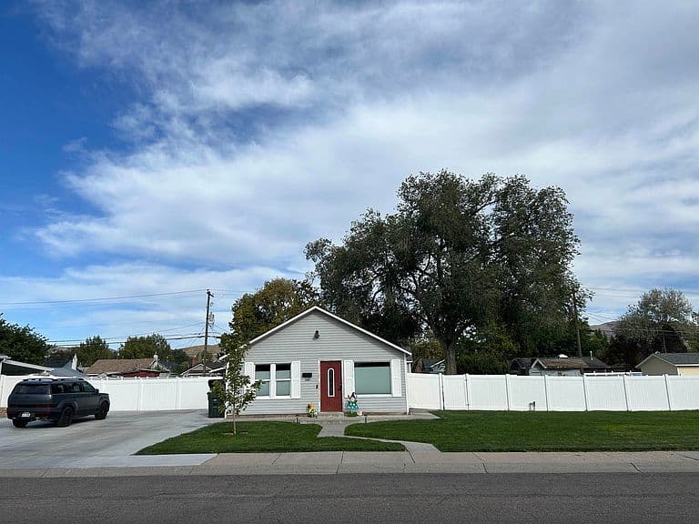 348 Washington Ave photo 2
