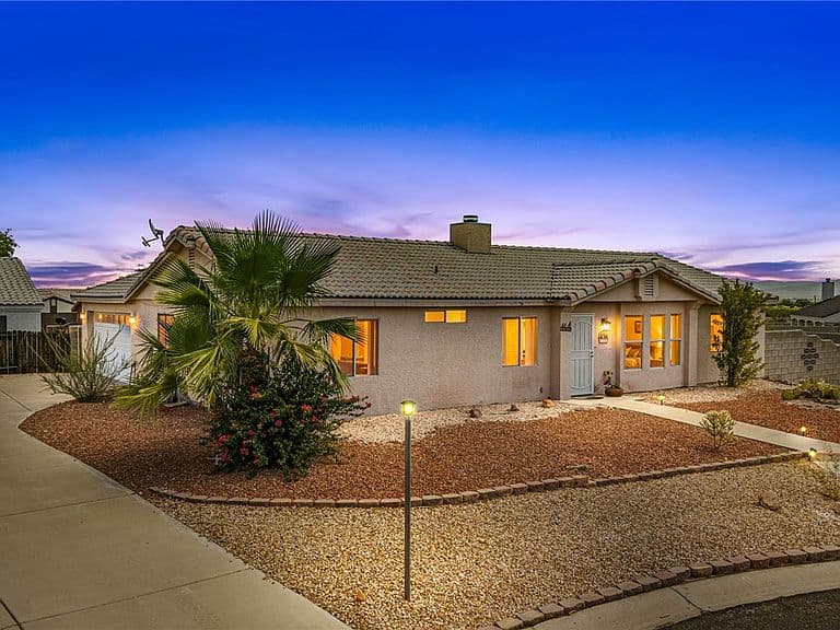2250 E Oleander Court photo 2