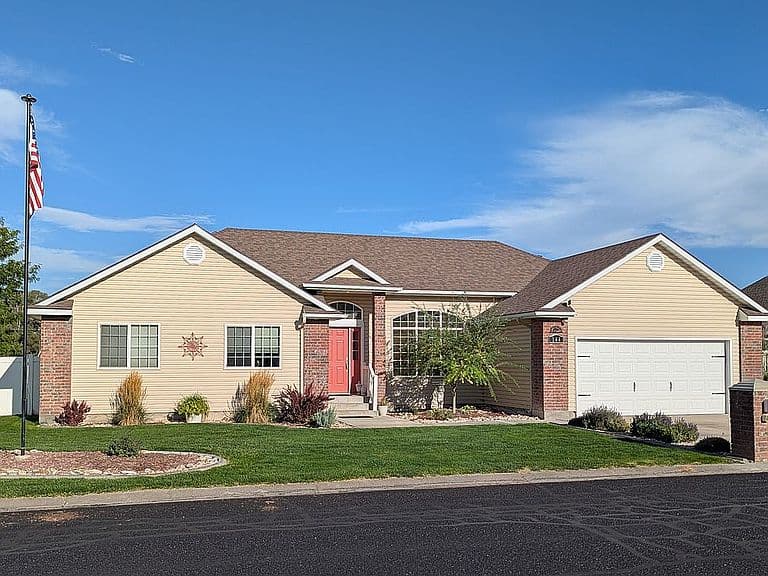 144 Greenbrier Dr photo 3