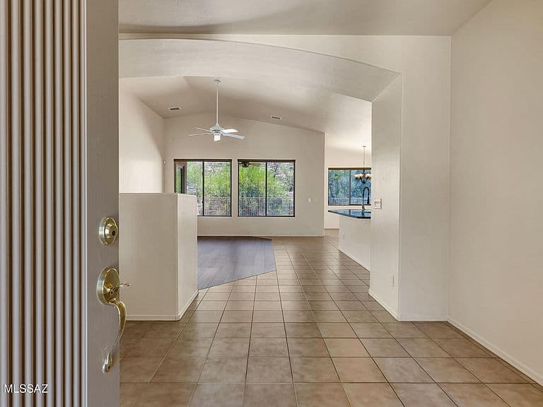 4058 N Sunset Cliff Pl photo 4