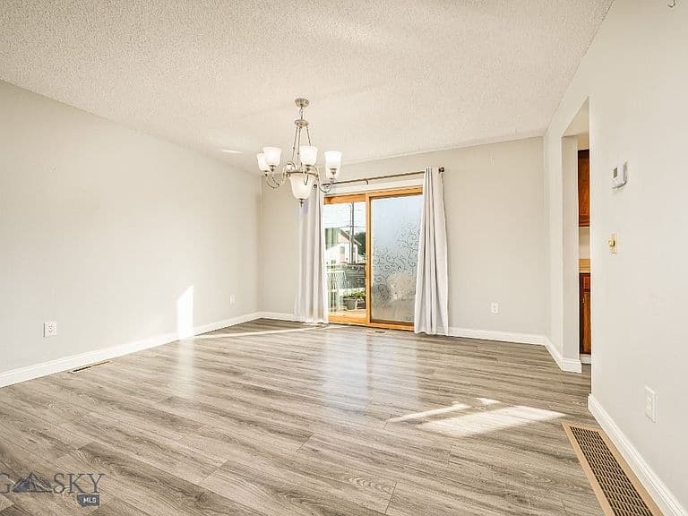 429 Greenspring Pl photo 4