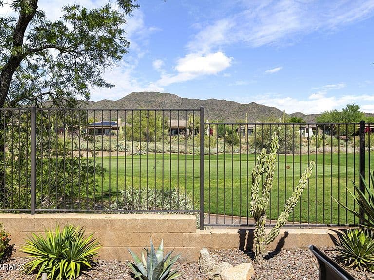 2330 W MUIRFIELD Drive photo 3