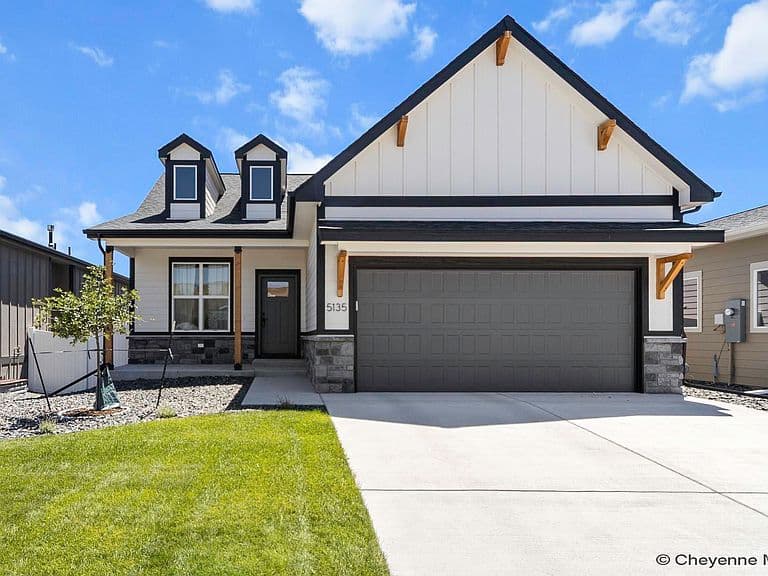 5135 Carla Dr photo 1