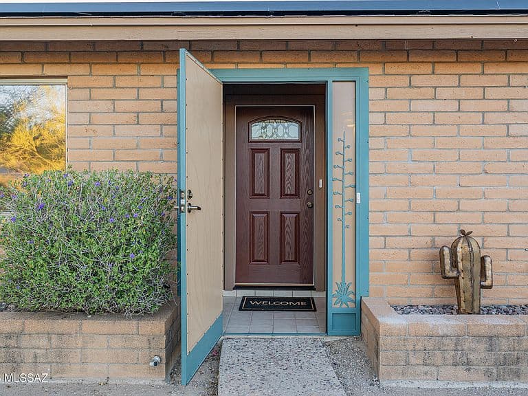4661 N Camino De Oeste photo 3