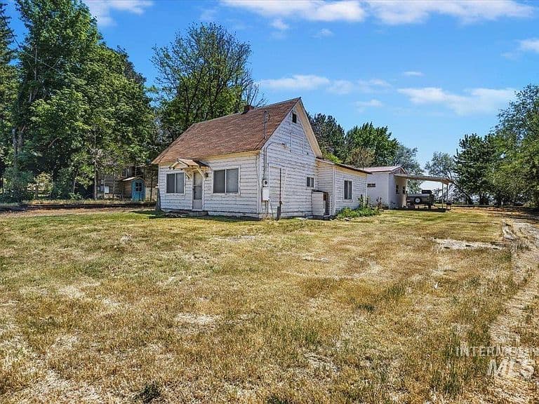 210 Hagerman Ave E photo 3
