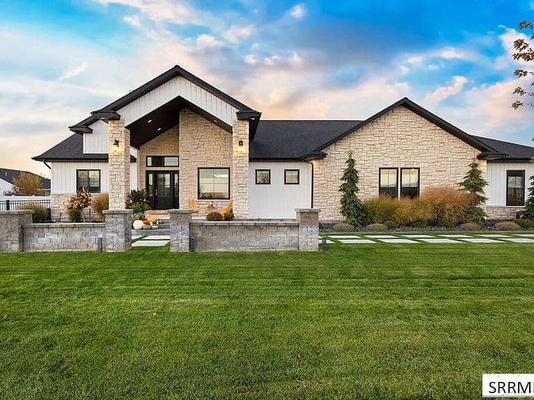 360 Palisade Dr photo 2