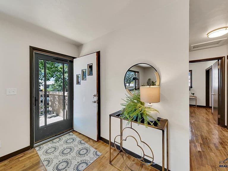 2318 Cruz Dr photo 3