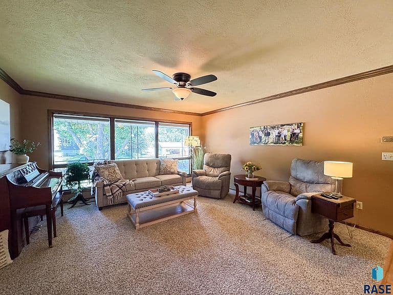 4905 E Cynthia Dr photo 4