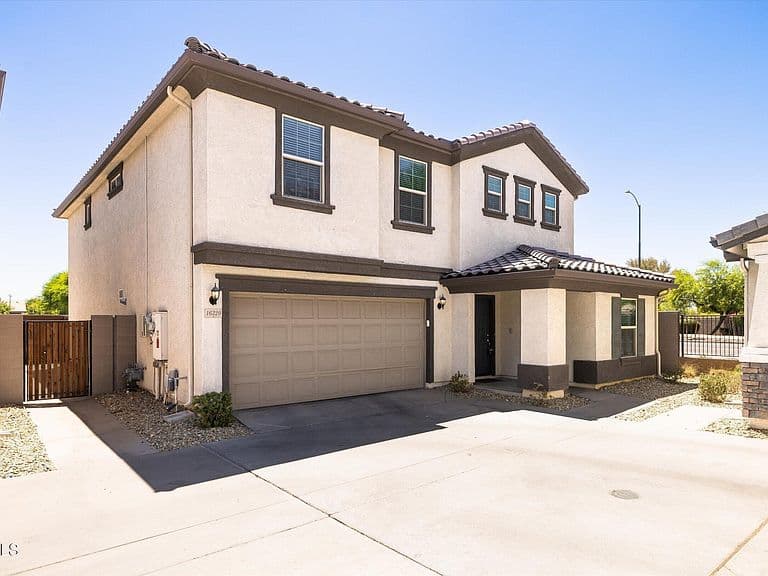 16329 W LATHAM Street photo 1