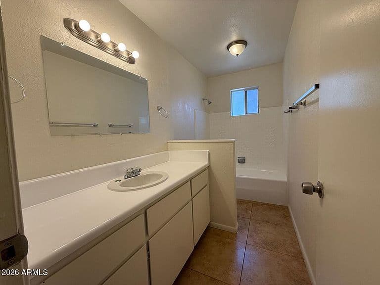 4212 W CINNABAR Avenue photo 5