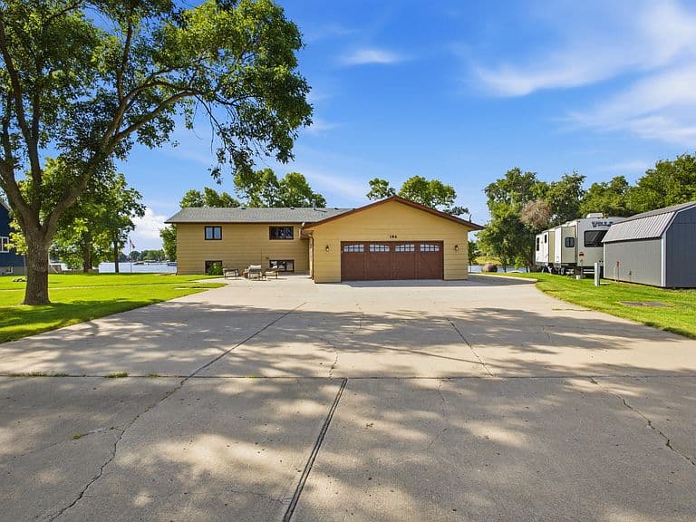 186 Sunrise Dr photo 2