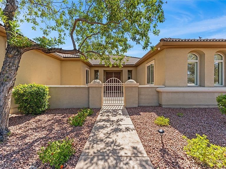 8370 Unicorn St photo 2