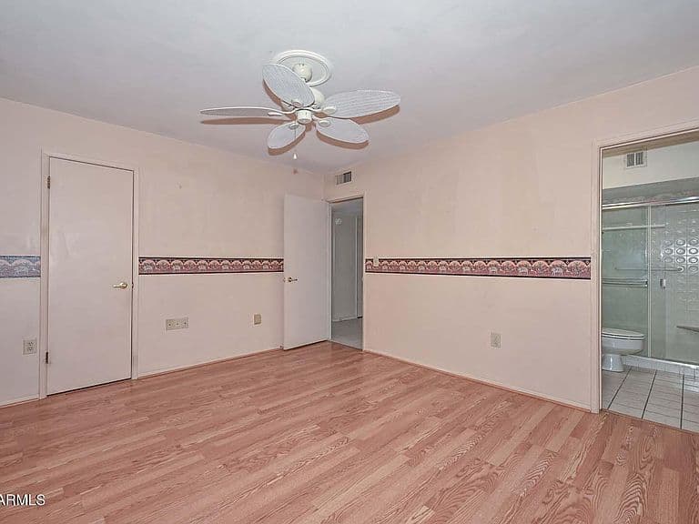 10116 W PEORIA Avenue photo 3