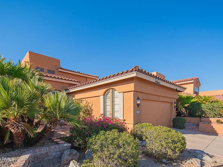 1054 E SHANGRI LA Road photo 2