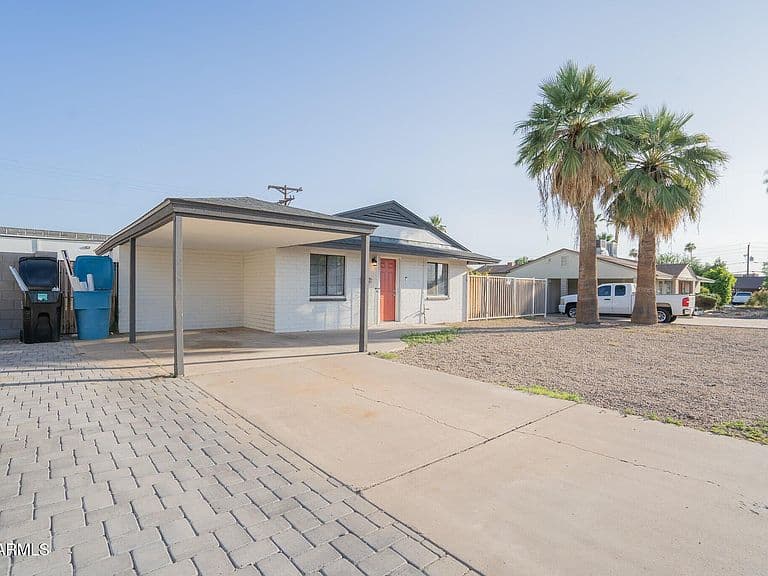 4609 E ALMERIA Road photo 2