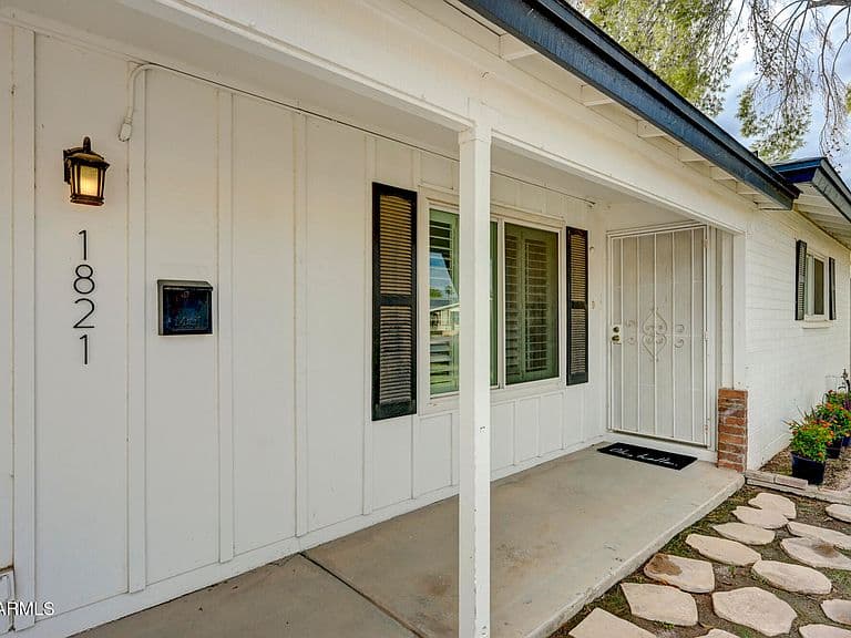 1821 E JULIE Drive photo 4