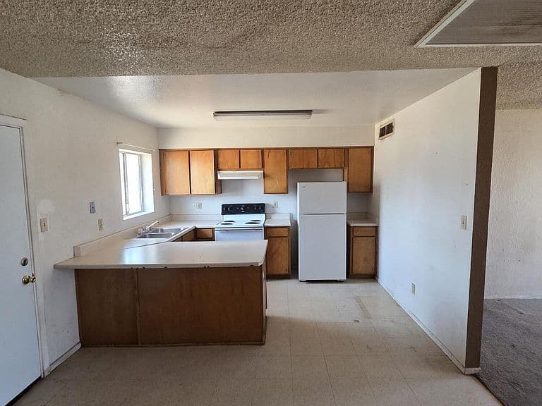 3321 W GROVERS Avenue photo 3