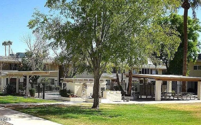 8211 E GARFIELD Street #J3 photo 1