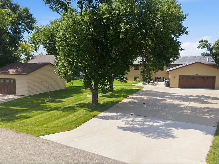186 Sunrise Dr photo 3