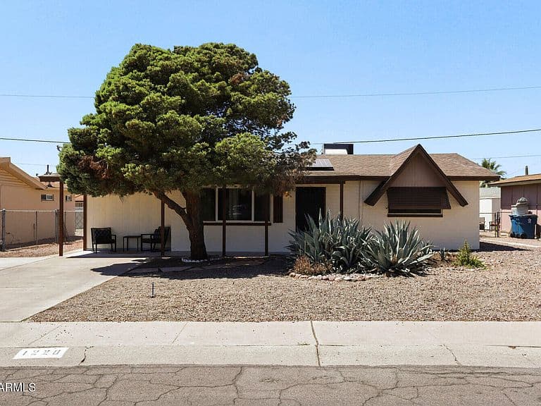 1220 S GRAND Drive photo 4