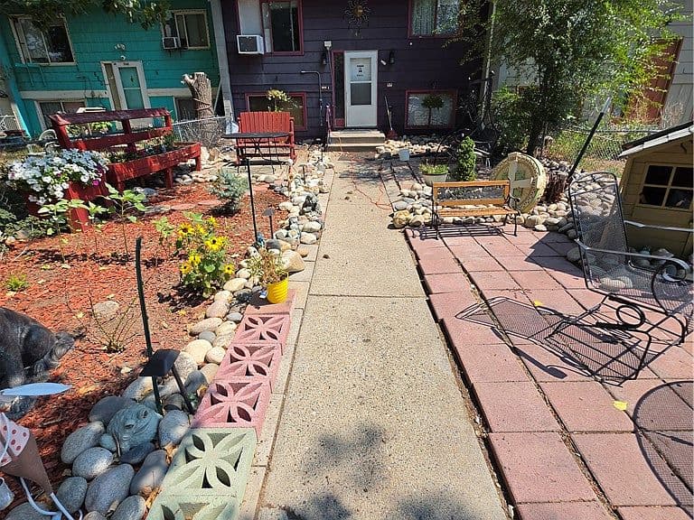 343 Monroe St photo 1
