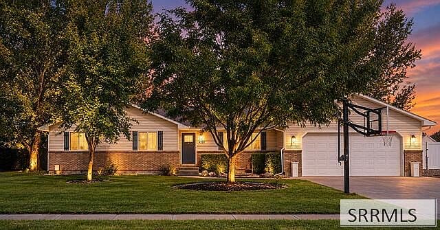 4207 E Clarkston Ct photo 1