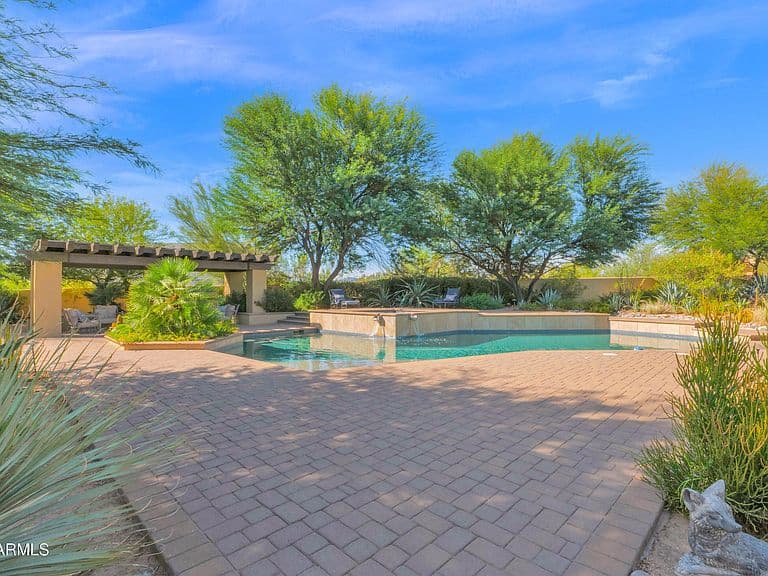 5716 E MILTON Drive photo 2