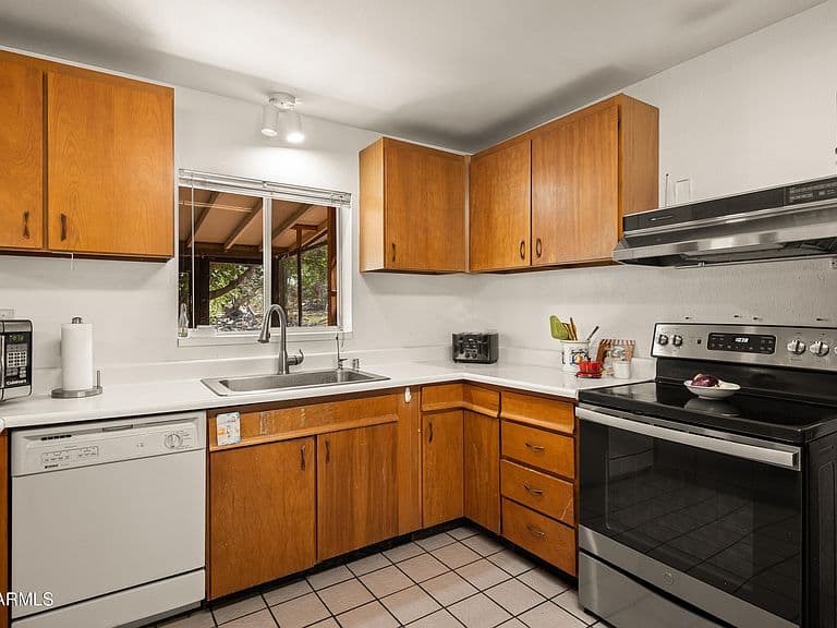 3520 E Yuma Drive photo 5