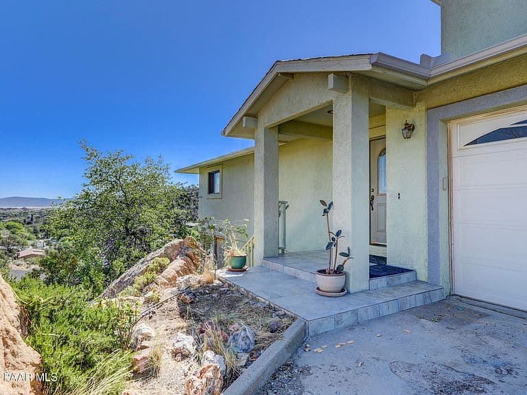 941 Atterbury Dr photo 3