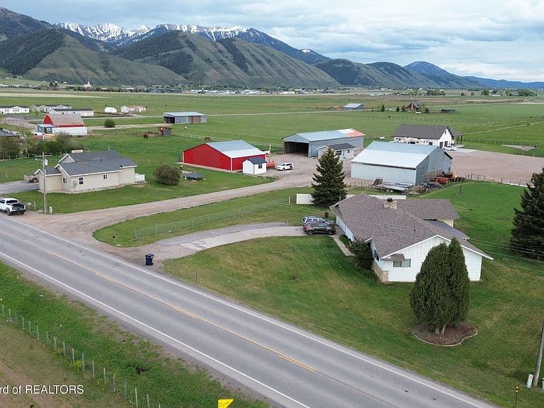 10996 Highway 238 photo 2