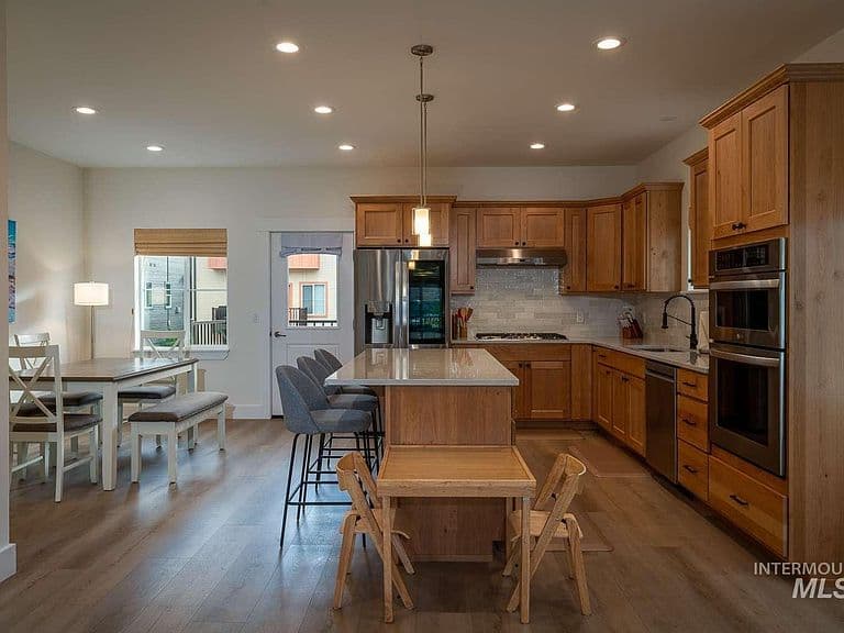 2468 Shenandoah Dr photo 4