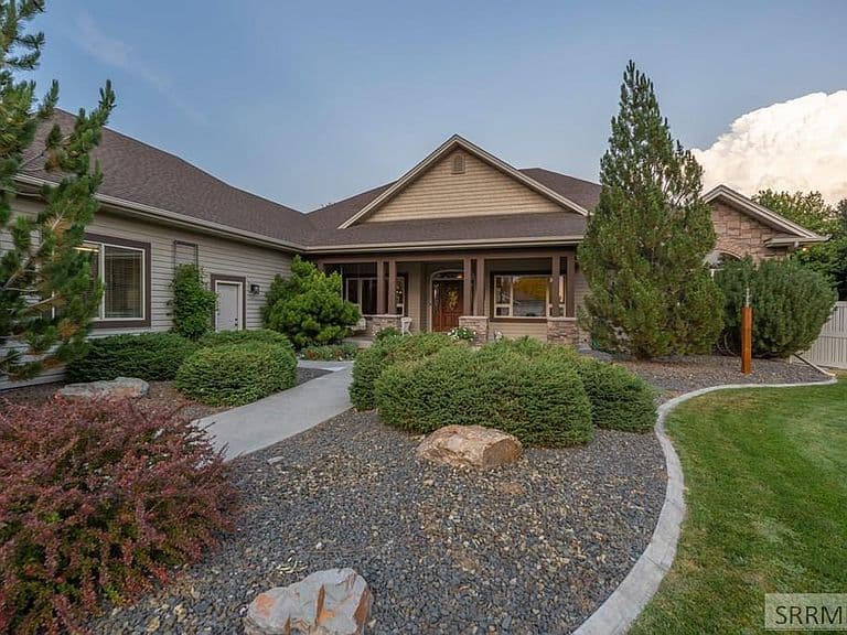 1638 N Romantica Dr photo 3