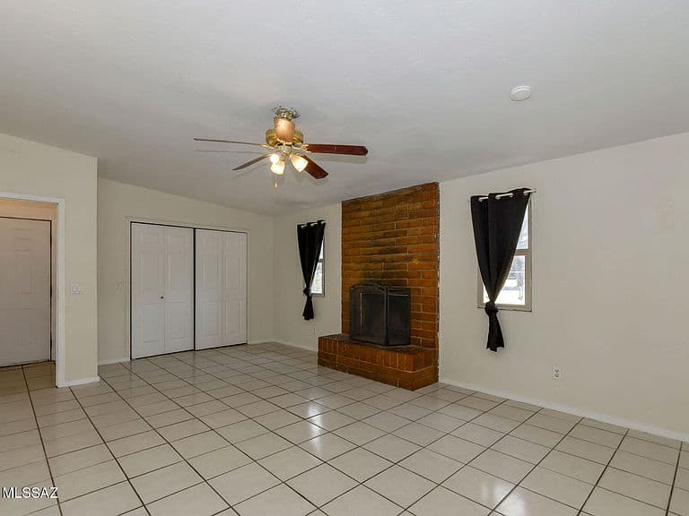 2416 S Forgeus Stra photo 3