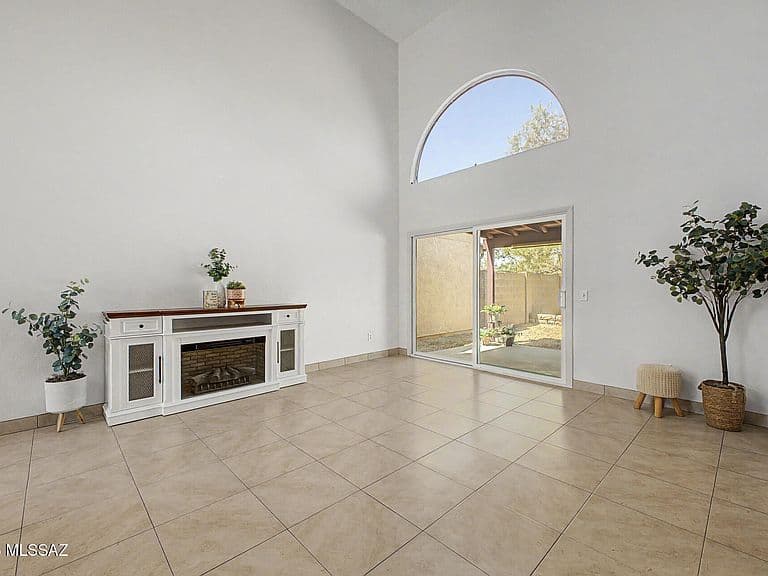8633 N Siriga Way photo 4